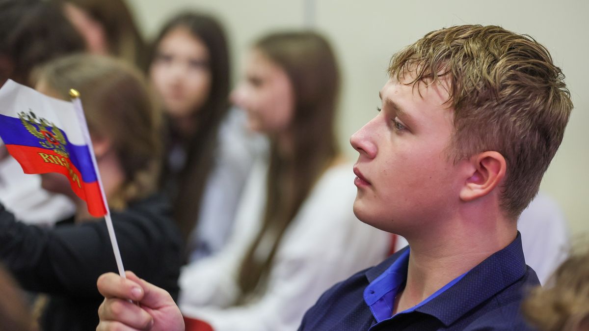 Jsme neporazitelní. V ruských školách budou dětem místo zvonění pouštět „vlastenecké písně“